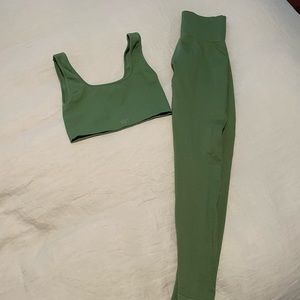 SET Active Green Set